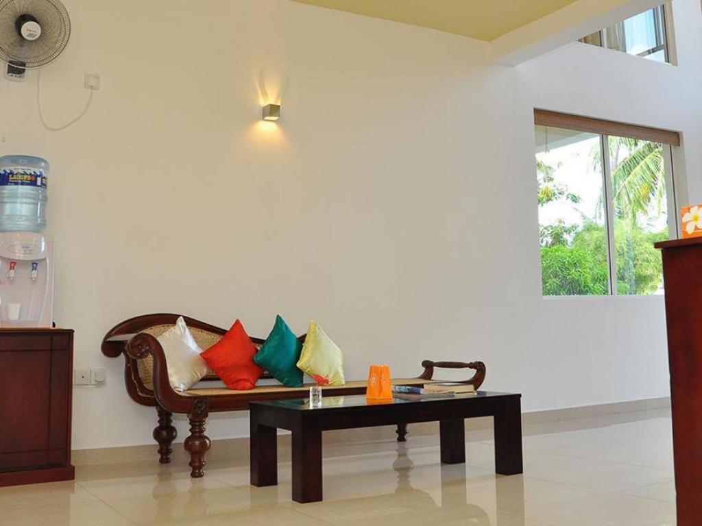 Rainbow Lagoon Resort Negombo Exterior photo