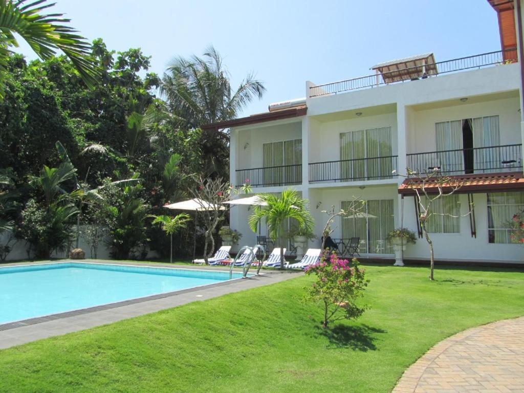 Rainbow Lagoon Resort Negombo Exterior photo